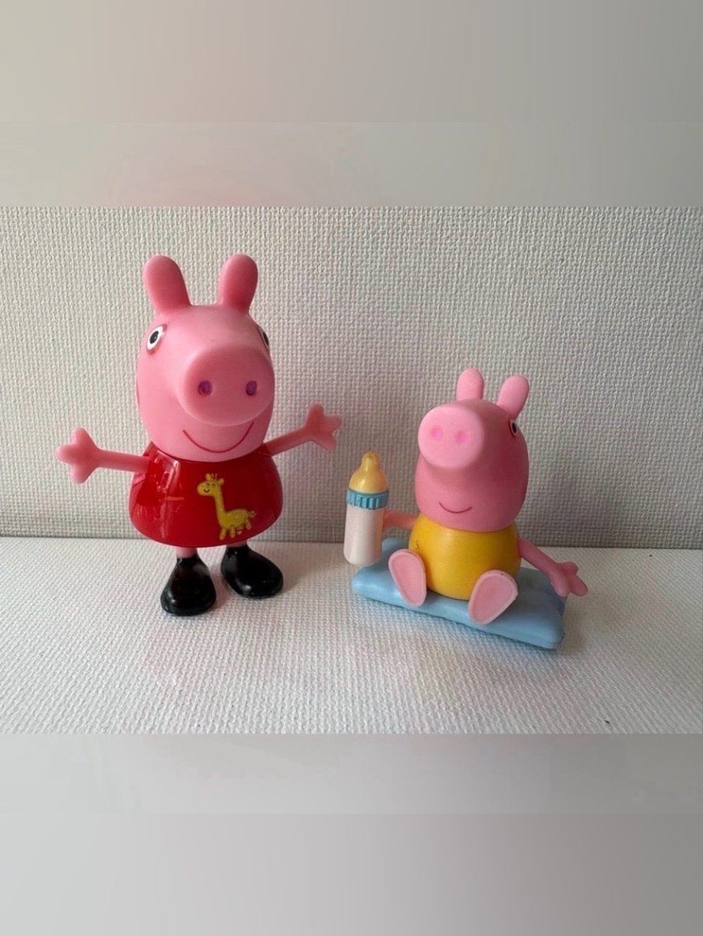 Jazwares Peppa Pig Little Rooms Nursery Figures Peppa & Cousin Baby Cake topper